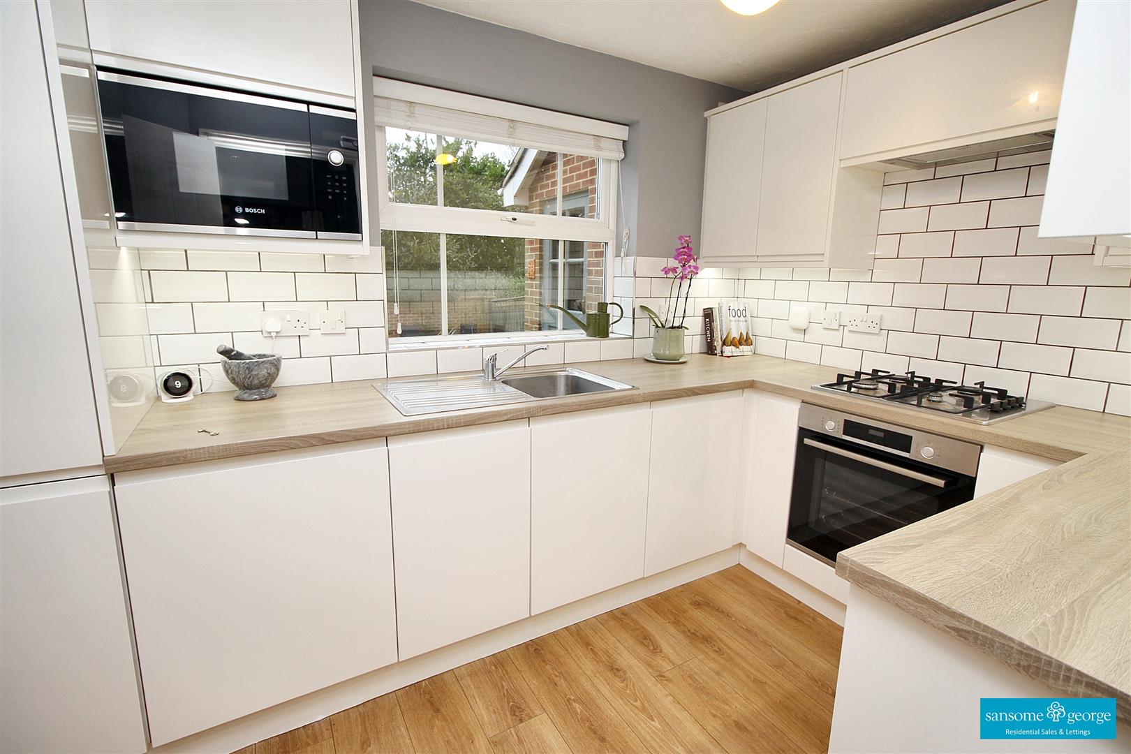 3 bed property in The Knoll, Reading